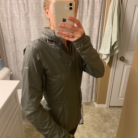 Nike Storm-FIT Running Jacket - Picture 2 of 9